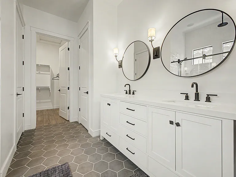 4412 N 203rd Dr — Photo 20