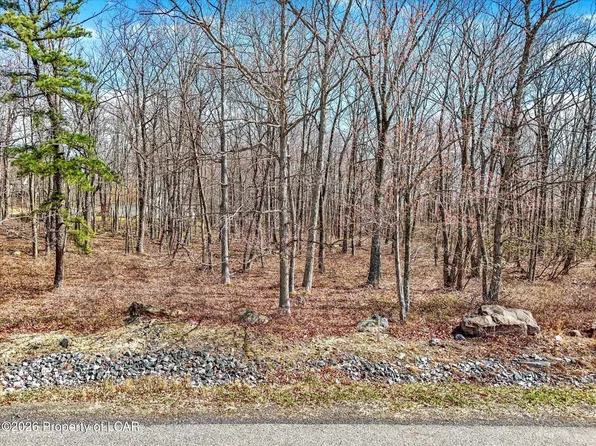 55 Pebble Beach Dr, Hazleton, PA 18202