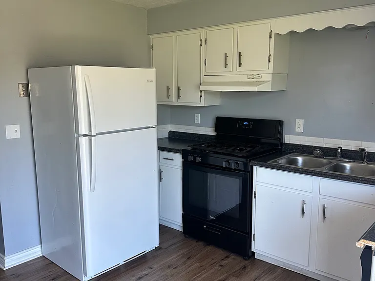 1537 Clearbrook Rd NW — Photo 3
