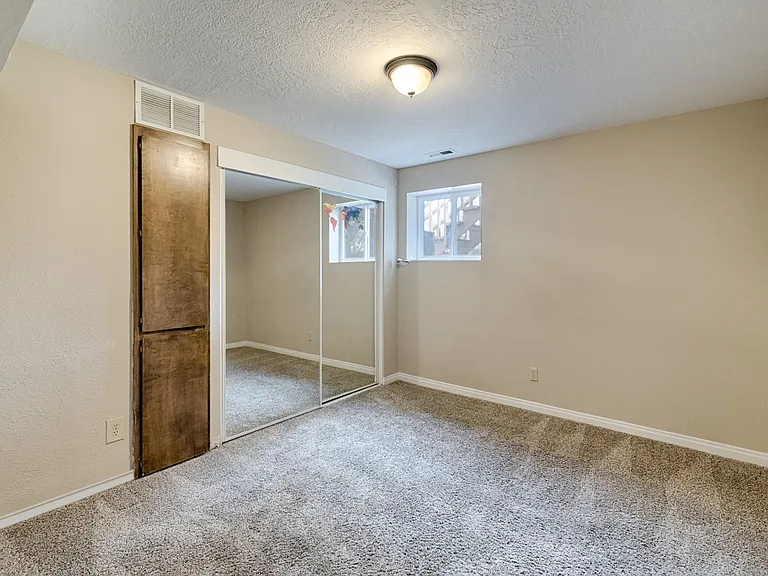 2960 S Apple St — Photo 23