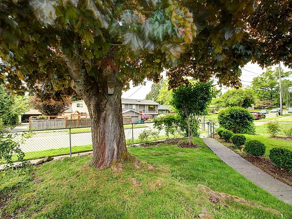 3rd image of 9234 36th Ave SW