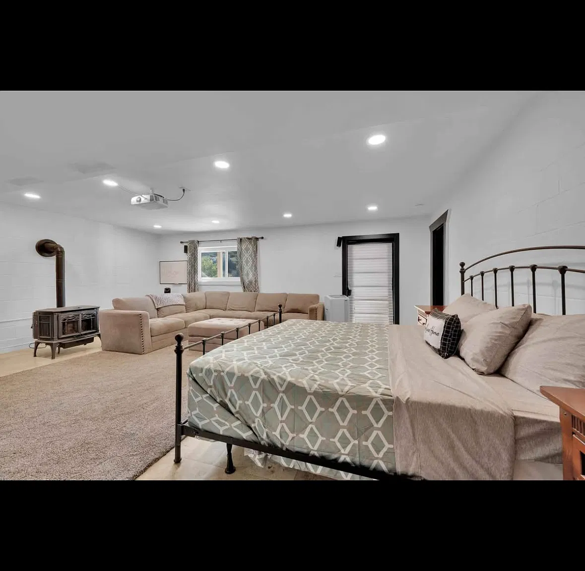 1 bed, 944 sqft, $1,900 — Photo 1