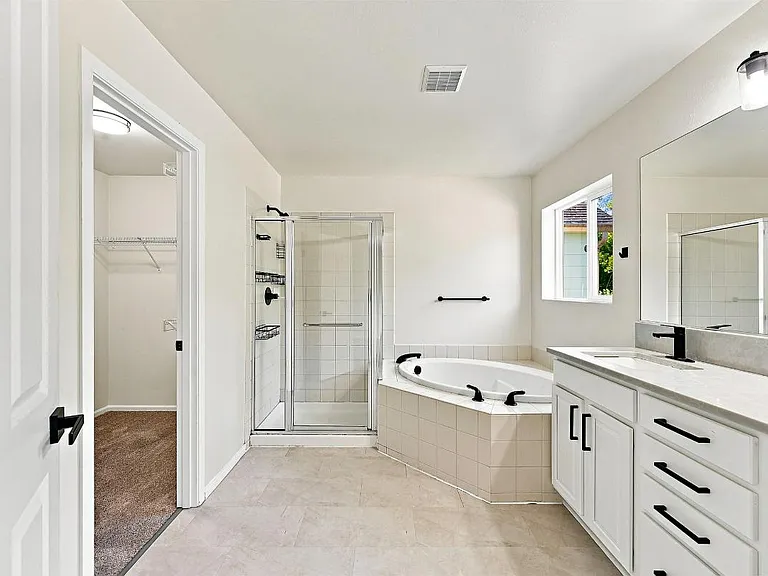 6038 Discovery St E — Photo 34