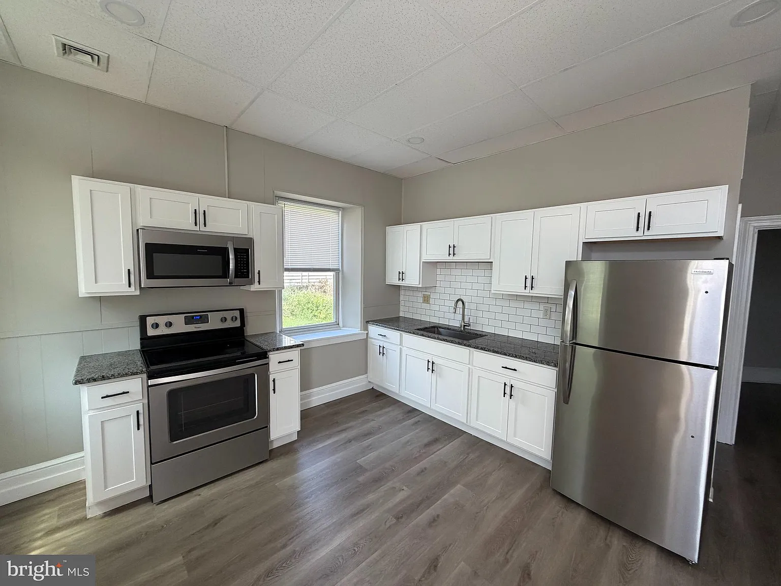 Apts/Retail — Photo 2