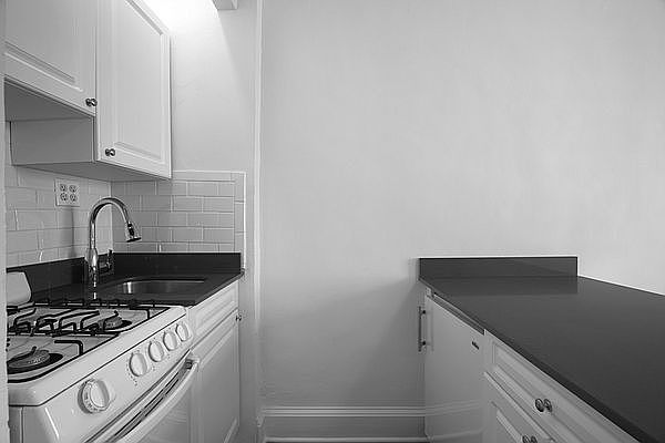1st image of 160 W 71st St APT 15S