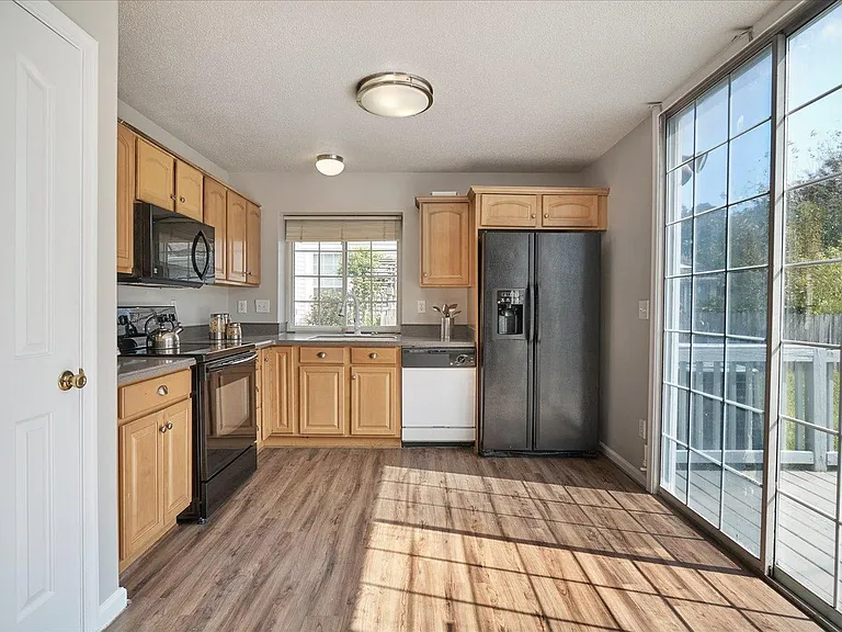 6226 Oakglen Dr — Photo 15