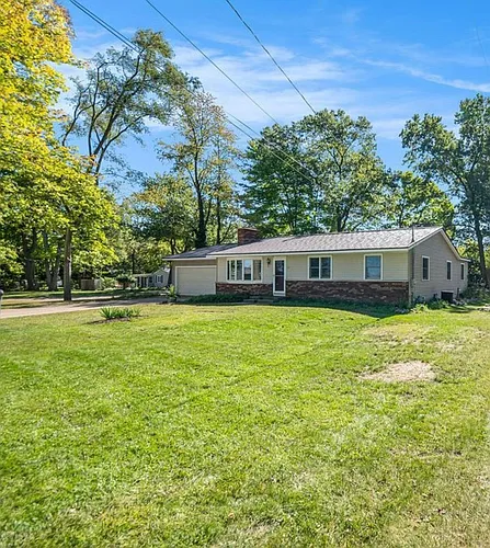 1024 Lakeview Dr Photo 1