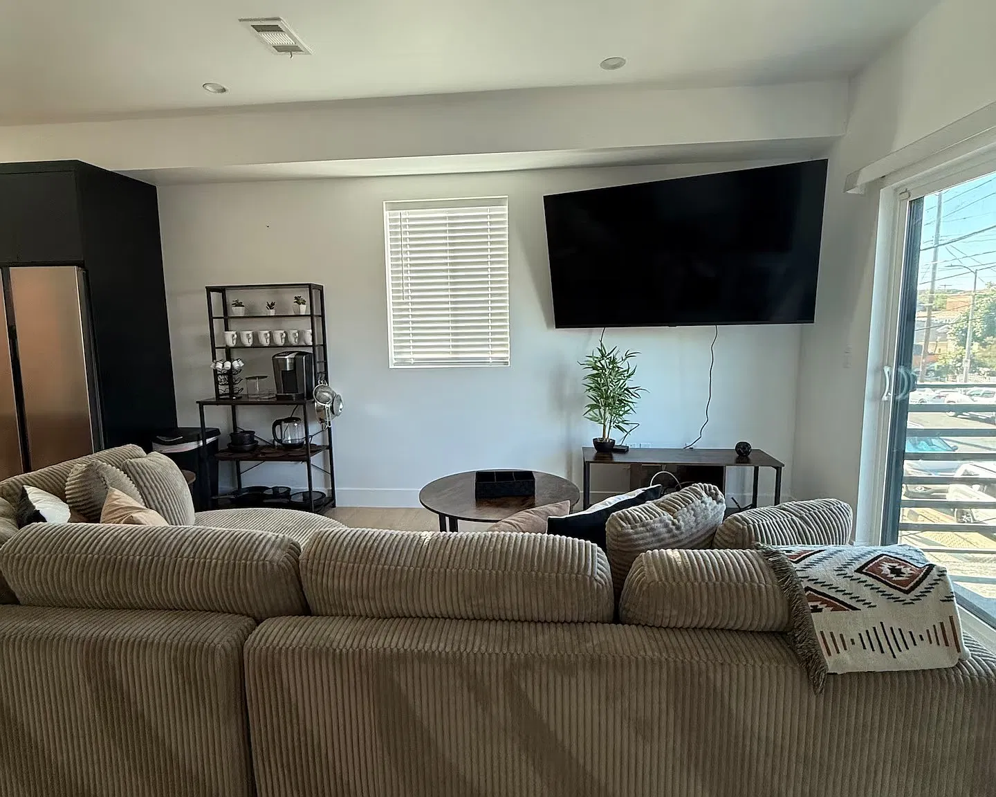 5 bed, 1655 sqft, $7,000 — Photo 1