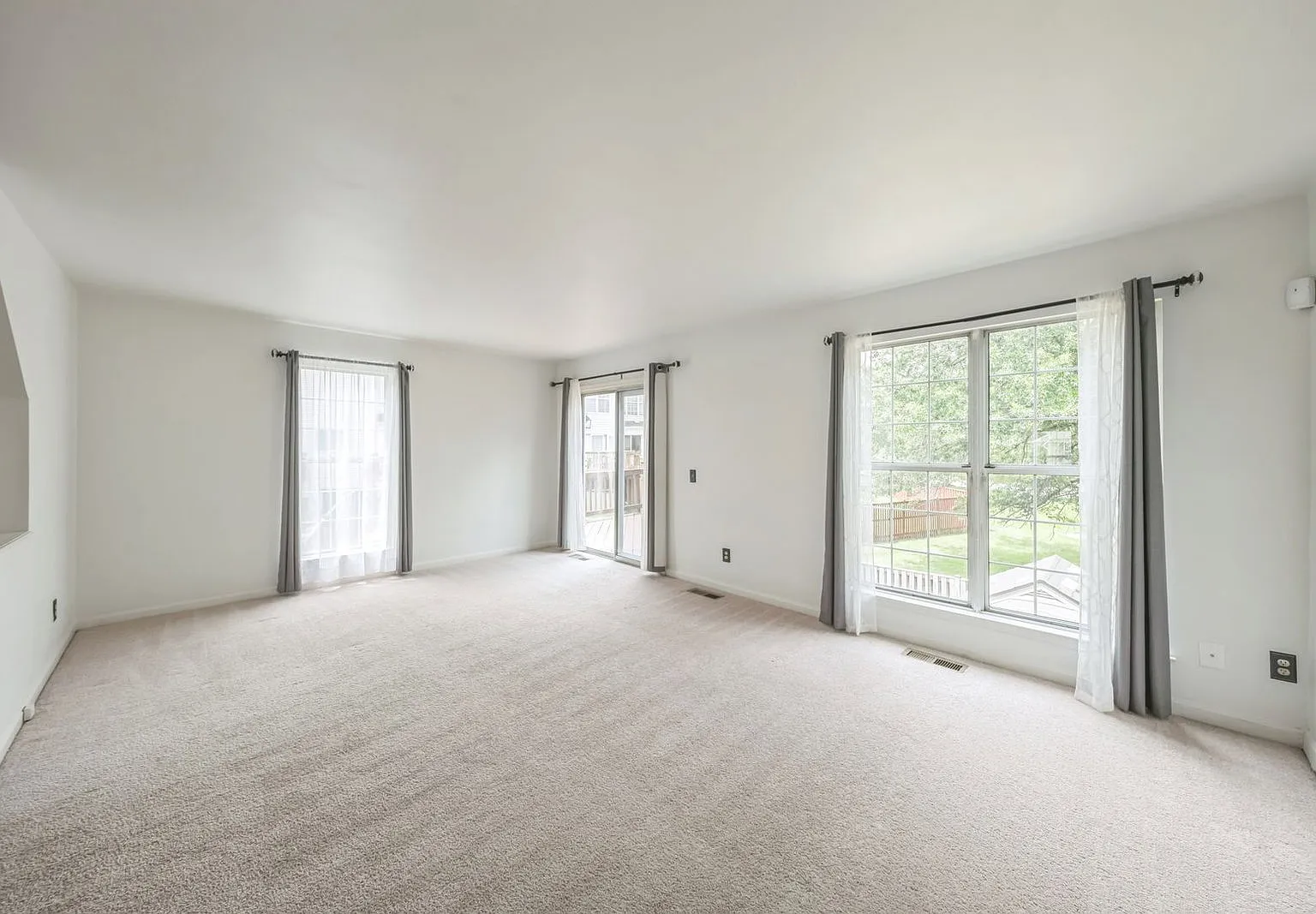 3 bed, 2.5 bath, 1900 sqft, $2,750 — Photo 3