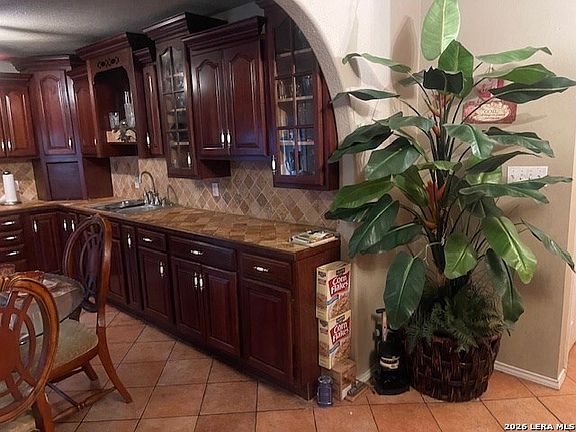 5th image of 1110 Stephanie Drive