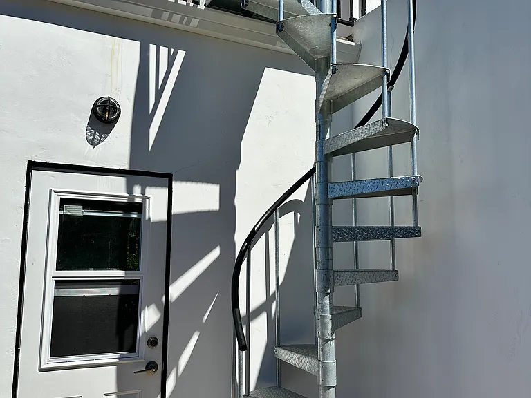 1010 Hillside Ave — Photo 2