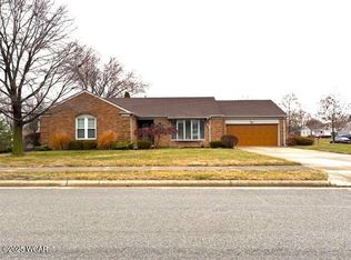 819 Canyon Dr, Lima, OH 45804