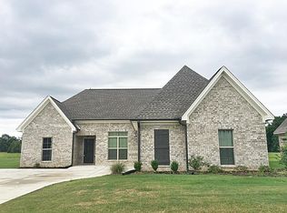 6101 Vermelle Dr, Tupelo, MS 38801