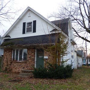 1201 S Twyckenham Dr, South Bend, IN, 46615