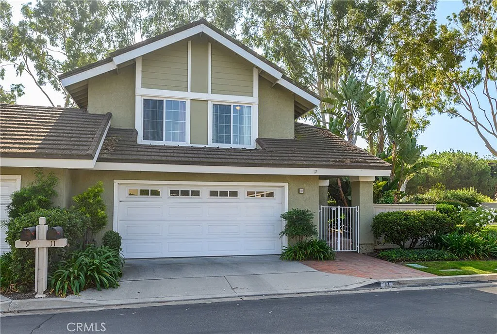 3 bed, 2.5 bath, 2040 sqft, $4,800 — Photo 1