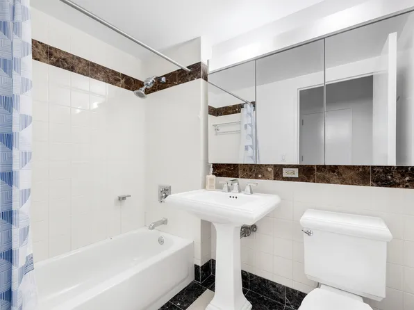 455 Main Street image 4 of 11