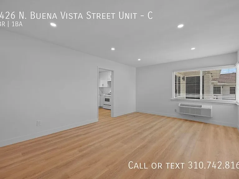 2426 N Buena Vista St #C — Photo 4