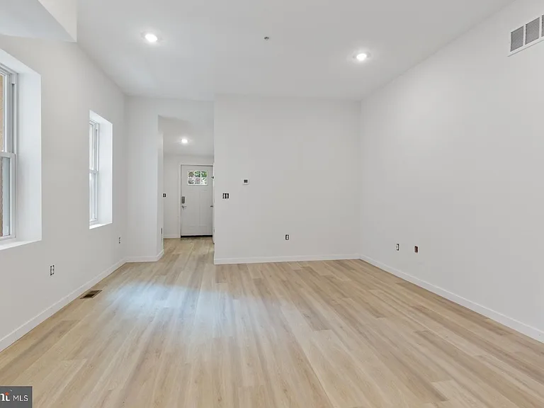 223 S 45th St #1R — Photo 2
