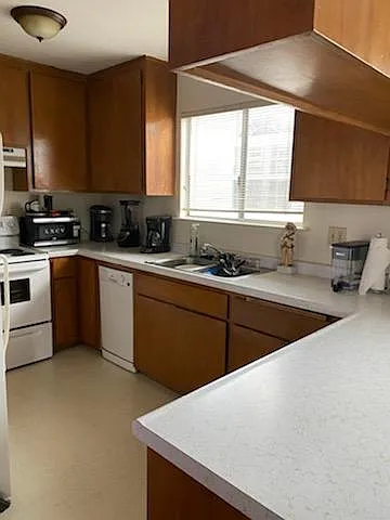 230 Park Ave #3 — Photo 2