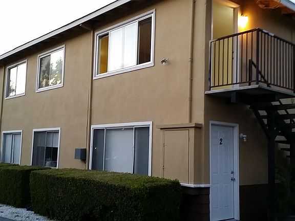 3rd image of 988 College Dr APT 2