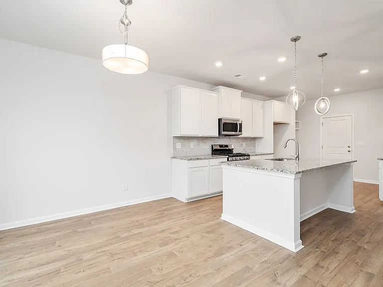 775 Justify Loop — Photo 33