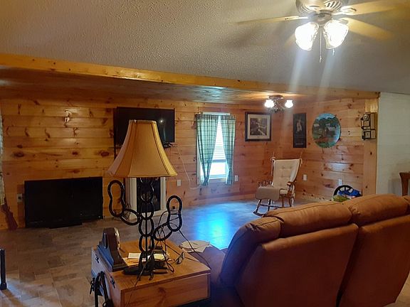 3rd image of 1048 Meadow Wood Cir