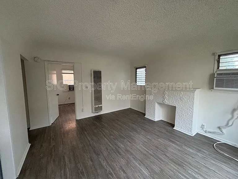 417 E Elmwood Ave #B — Photo 12