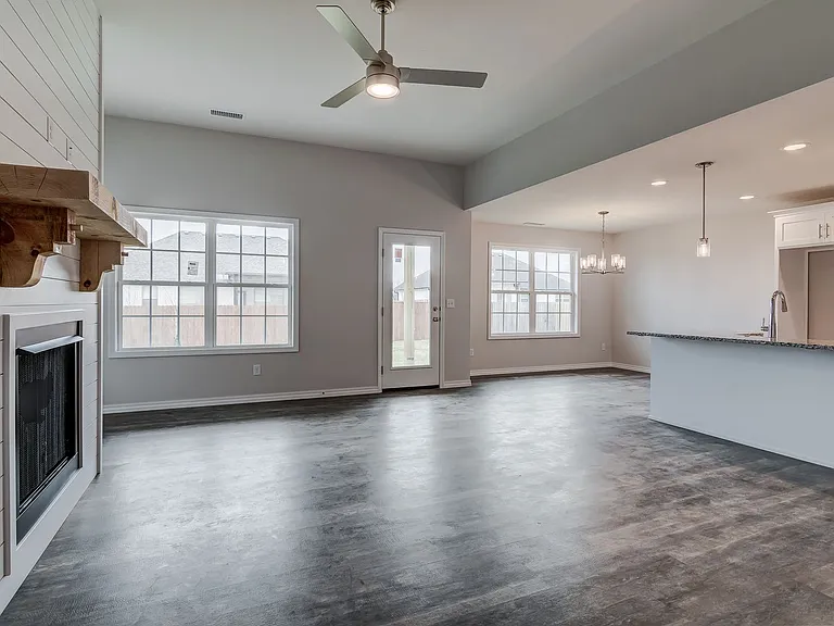 922 S Pindall Ln — Photo 27