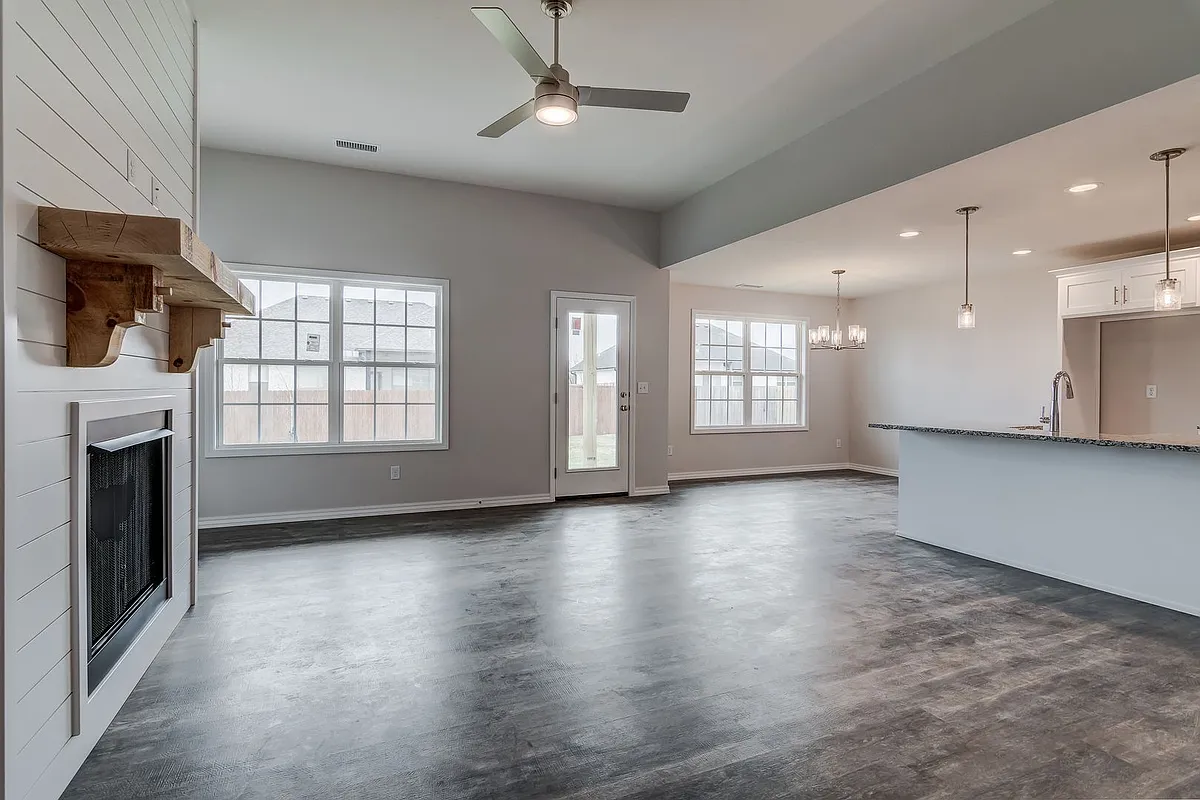 Building Photo - 930 S Pindall Ln