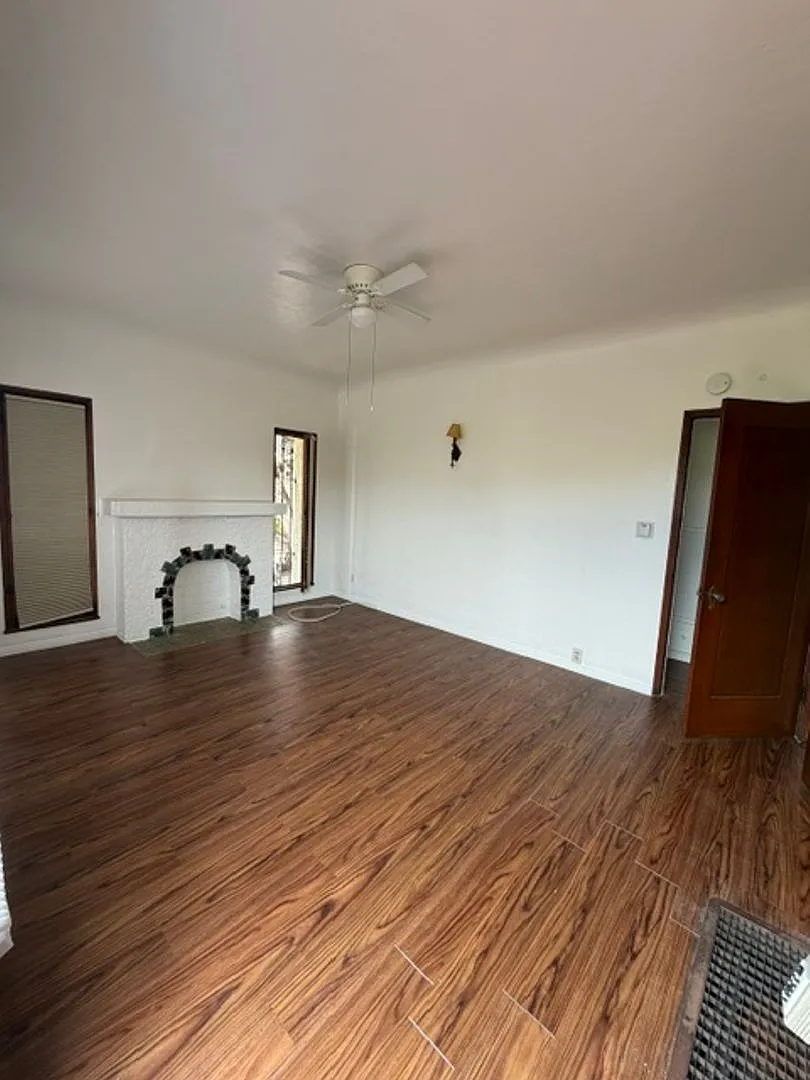 Beautiful Old Town Classic Bungalow! — Photo 3