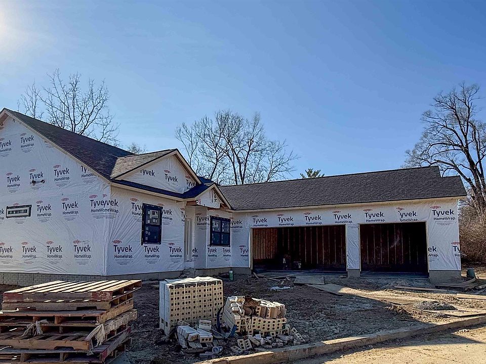 1st image of 2724 W Woods Edge Dr