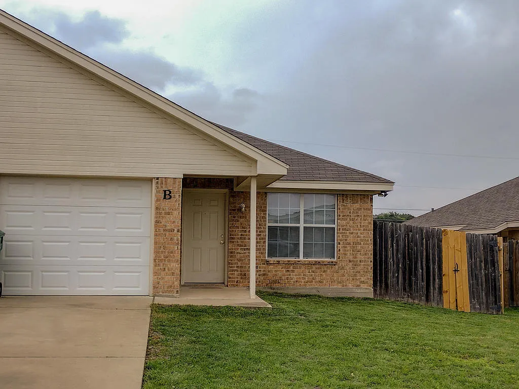 3 bed, 1152 sqft, $1,295 — Photo 2