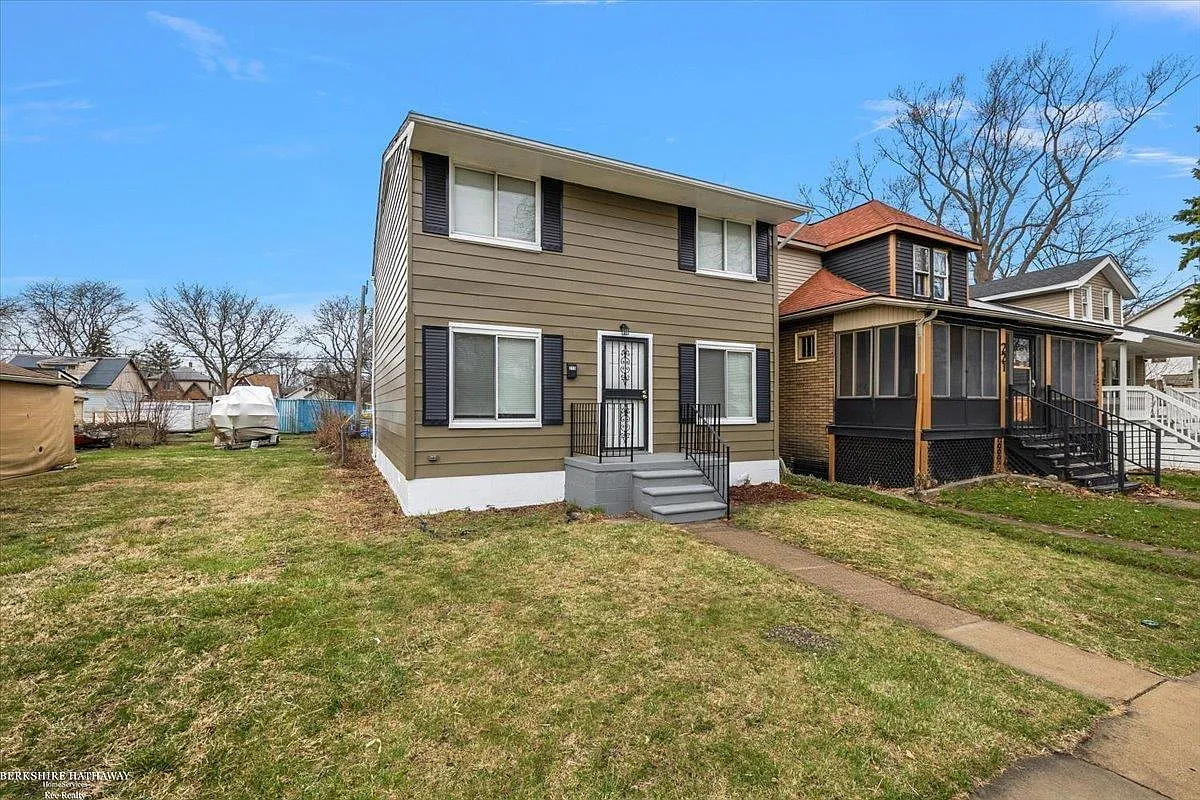 219 Ashland St photo 1