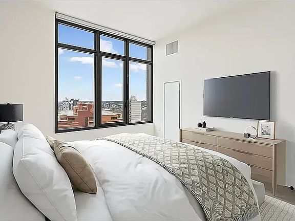 5th image of 92-27 160th St #Penthouse 6