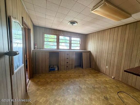 4th image of 2815 Roselawn Dr