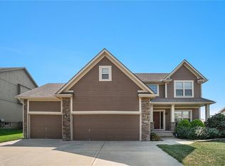 921 SW 33rd St, Lees Summit, MO 64082