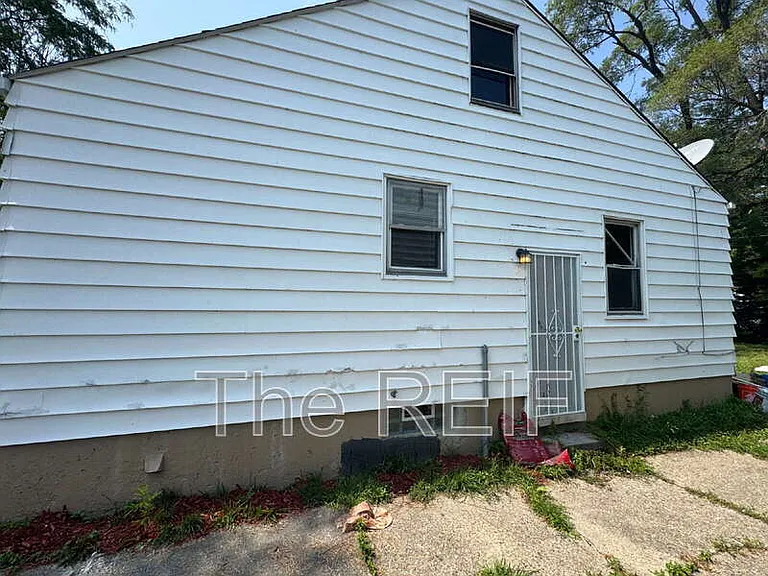 18941 Elkhart St — Photo 3