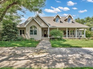 10111 Country Club Rd, Pratt, KS 67124