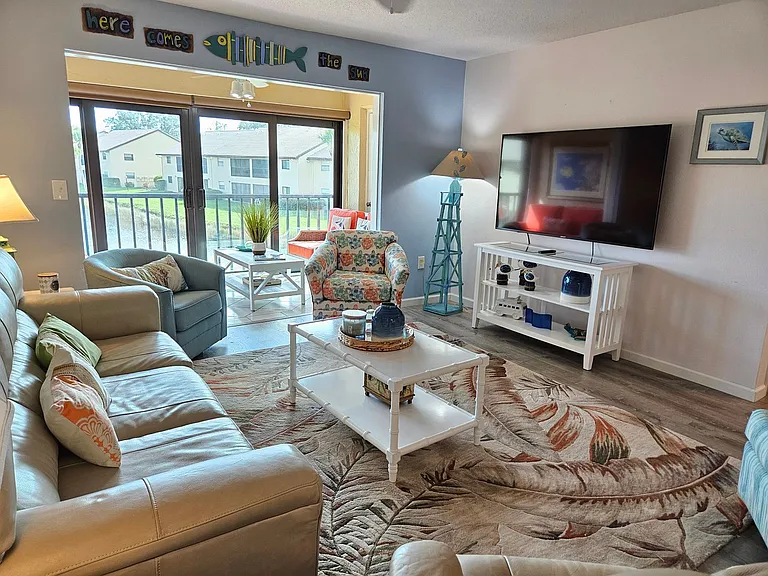 340 Three Lakes Ln #F — Photo 7