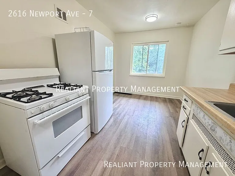 2616 Newport Ave #7 — Photo 5