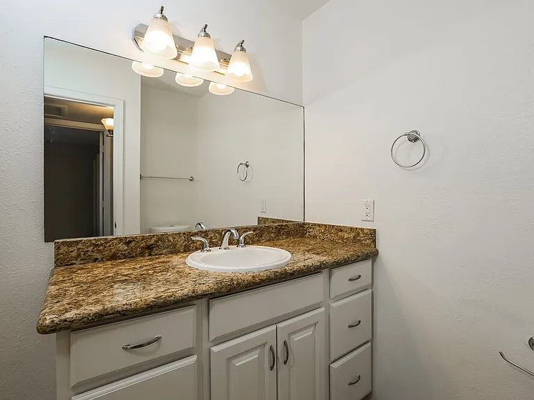 7026 S 41st Pl — Photo 16