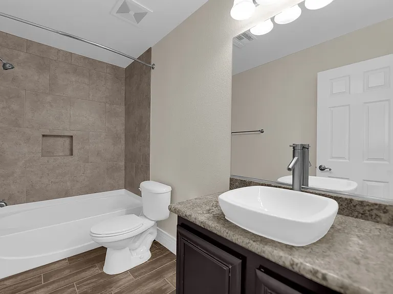 646 Monument Point St — Photo 26