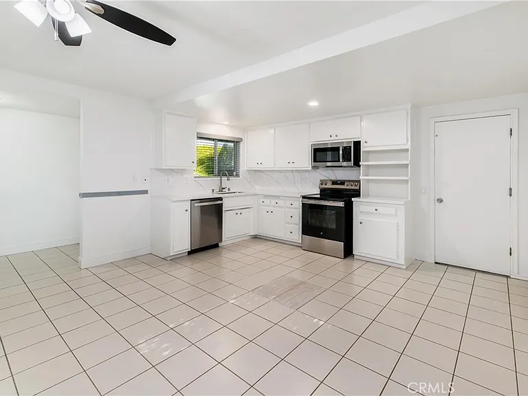 25141 Mackenzie St — Photo 4