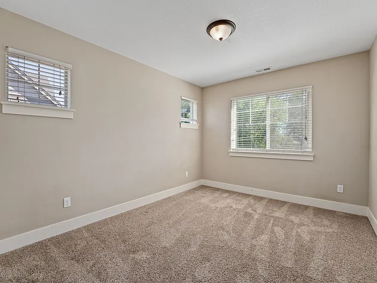 1064 SE Leonel Ln — Photo 29