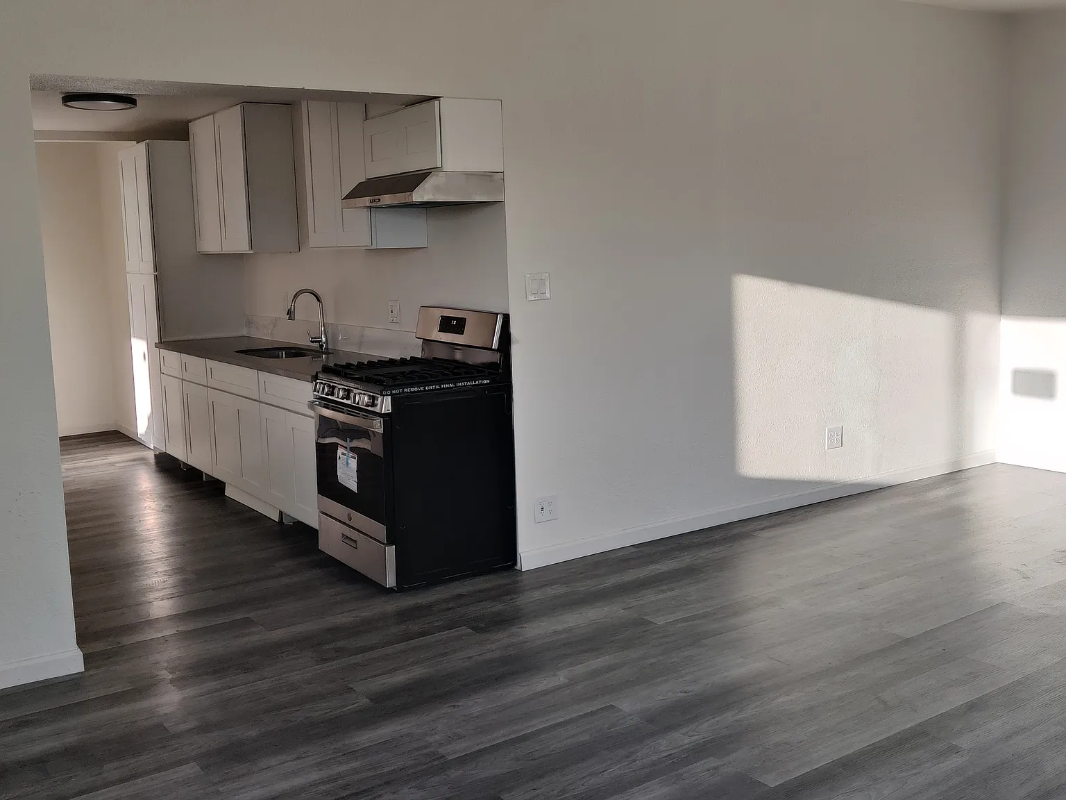 3 bed, 1000 sqft, $2,500 — Photo 3