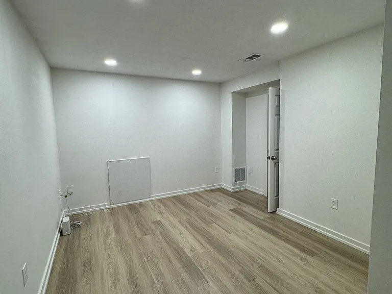 700 Hines Ave — Photo 17