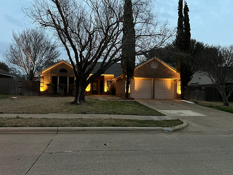 808 Bridgewater Ln — Photo 2