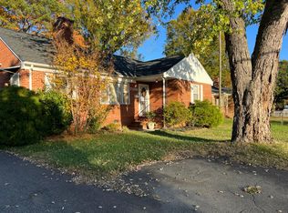 7306 Three Chopt Rd, Richmond, VA 23226