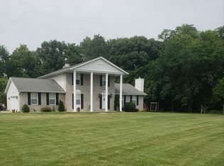 9213 Launius Dr, Saint Jacob, IL 62281