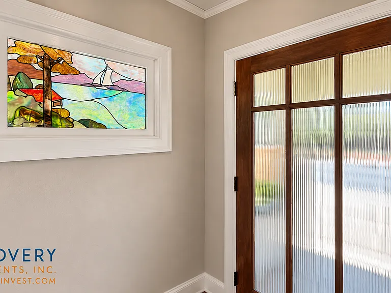 4517 Pleasant Valley Ct N — Photo 2
